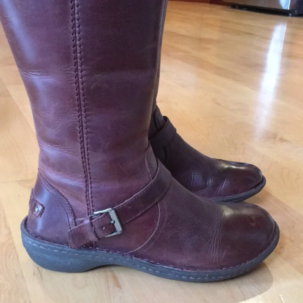 UGG Tupelo Leather Boots With Sheepskin Lining